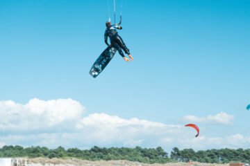how to progress in kitesurfing and learn new tricks